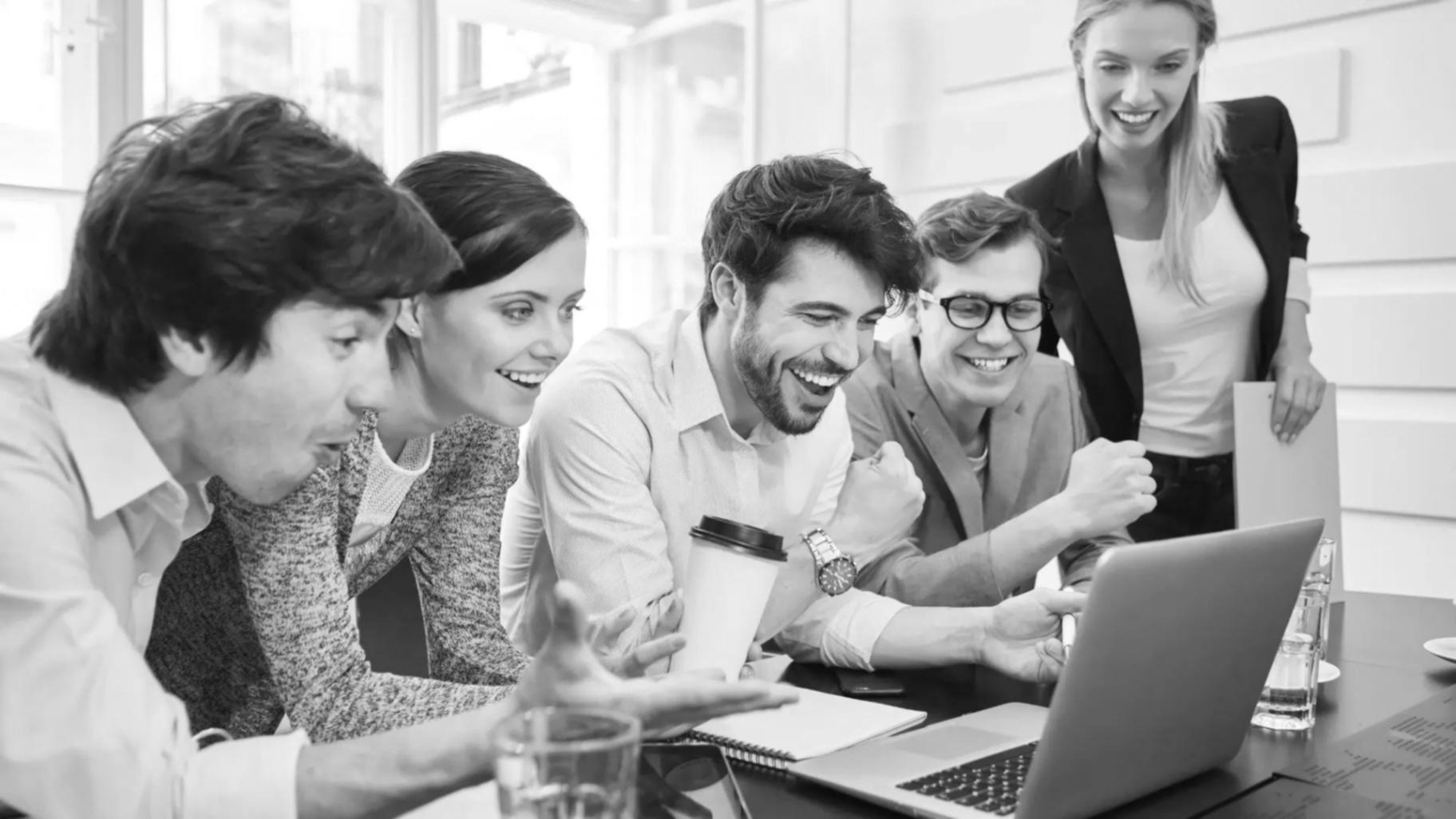 Espace de travail avec matériel pédagogique de finance